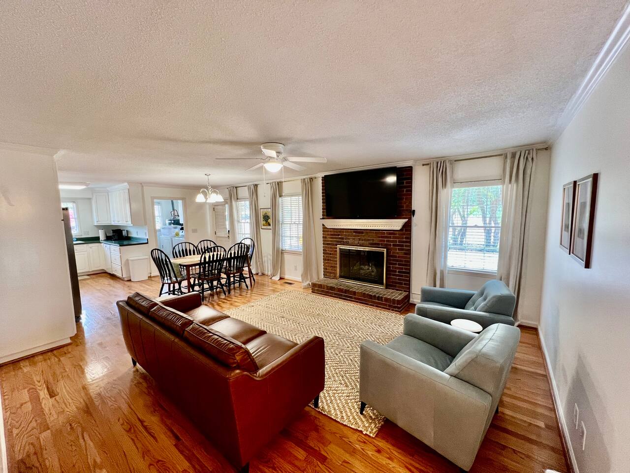 Waverly Home - 4-5 Bedrooms 3 Bathrooms