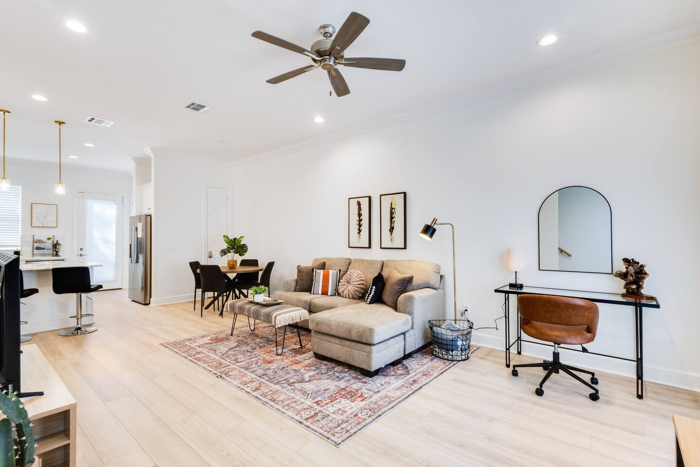 Designer Townhaus | River Ranch & Hospitals
