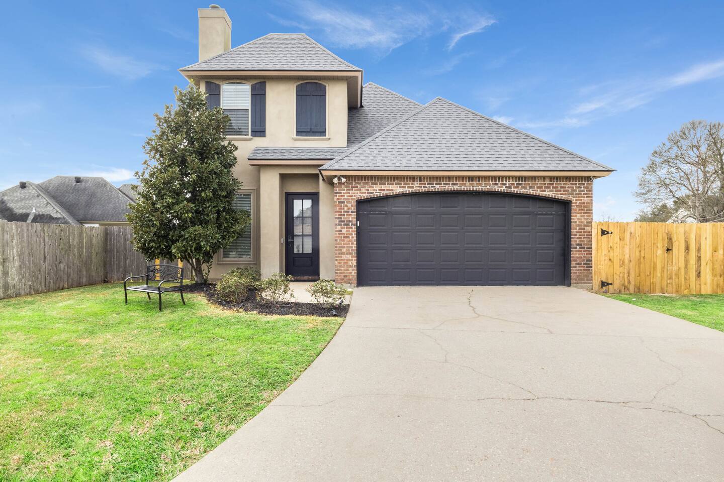 Pondside Escape | 3BR Near Shopping