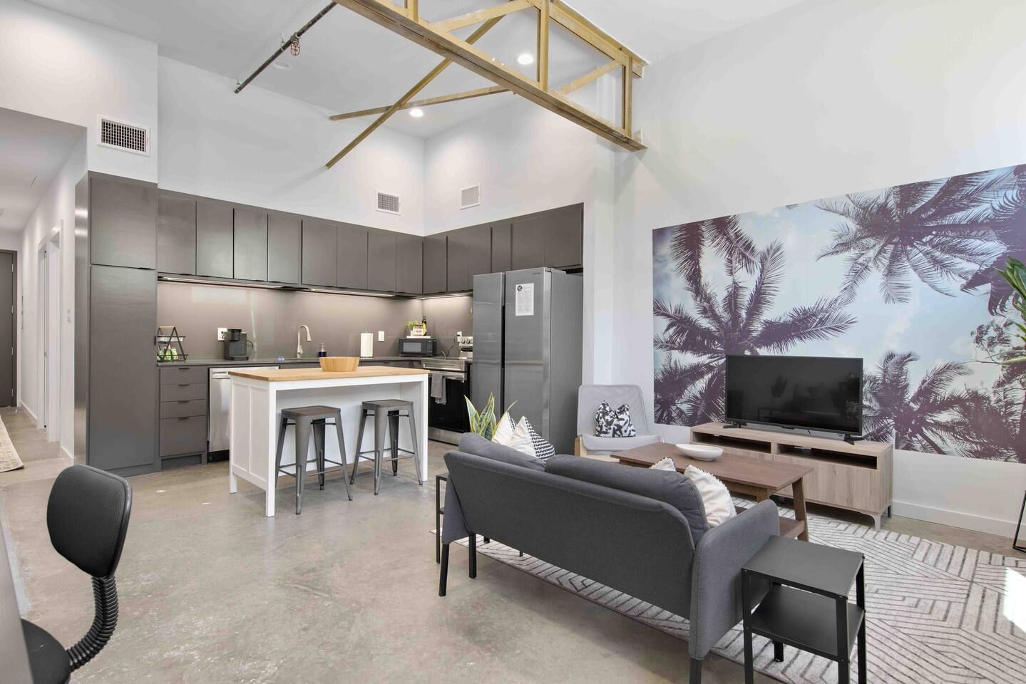 Downtown Loft: Walk to Everything