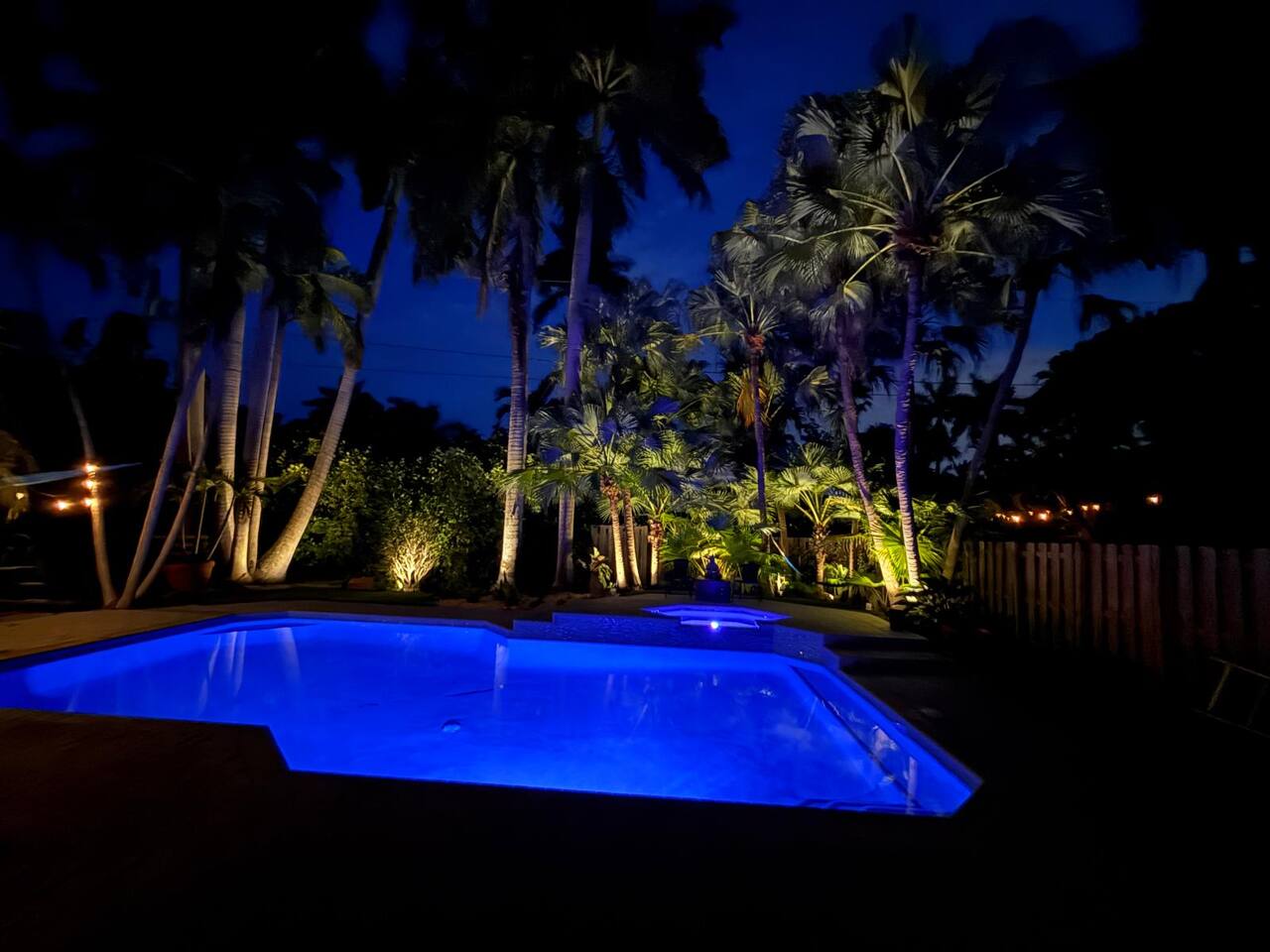 Tropical Pool Home 5 Min to Beach | Spacious - Holiday Home