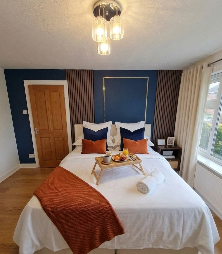 Large 5-Bed | 2 Baths | Parking | Great for Groups