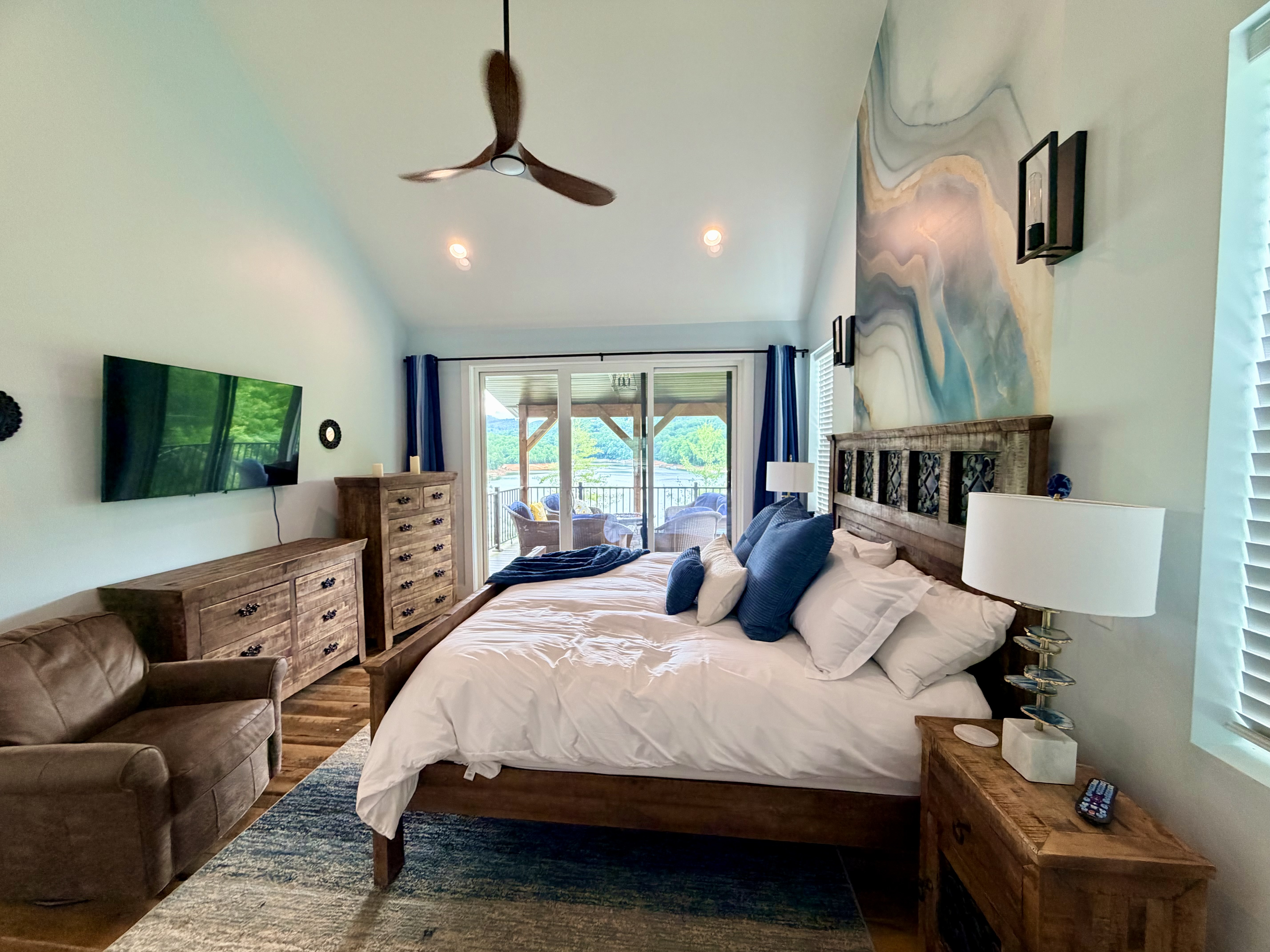Vaulted king suite with private balcony