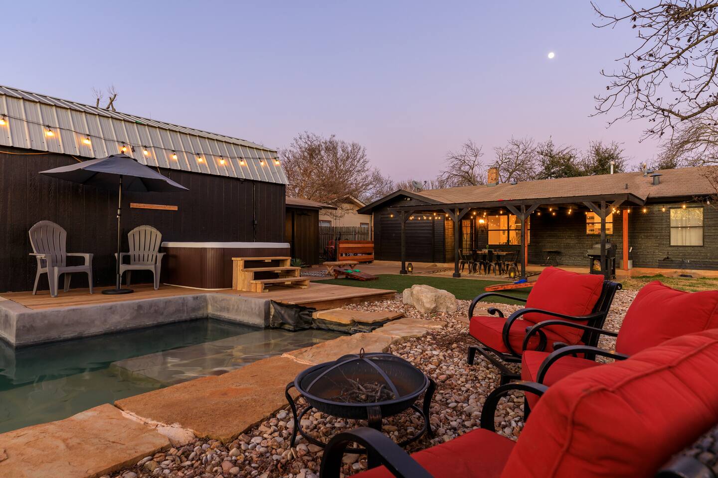 NEW "House In Black" | Pool | Hot Tub | Bohemian