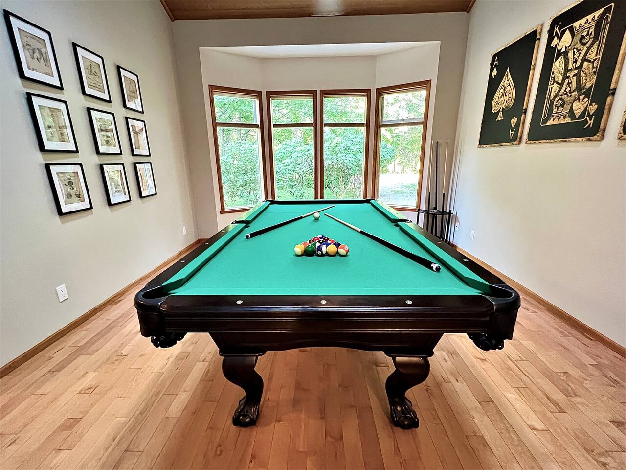 Garibaldi Getaway: 5BR | Hot Tub | Game Room | EV