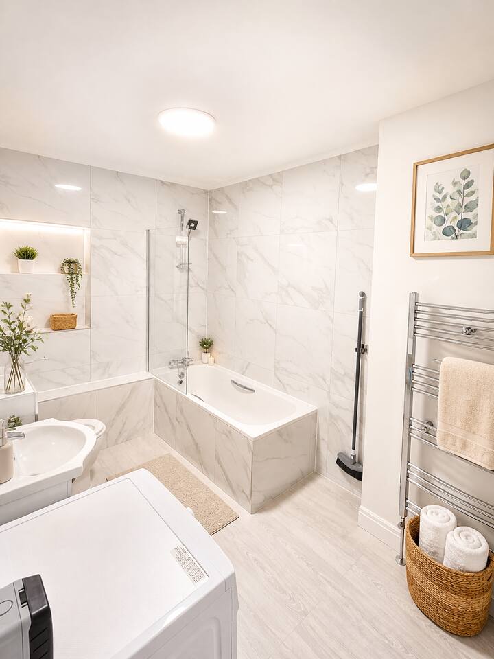 Flat 107 – 2B – Chic Studio Apt in London | 2 Guests | Parking