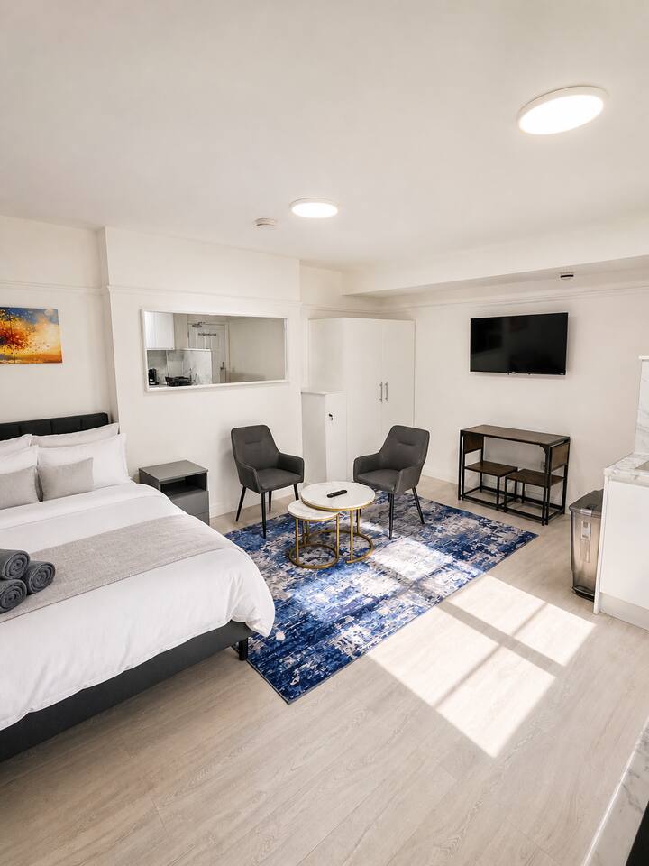 Flat 107 – 2B – Chic Studio Apt in London | 2 Guests | Parking