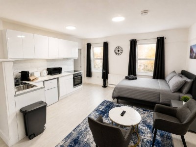 Flat 107 – 2B – Chic Studio Apt in London | 2 Guests | Parking