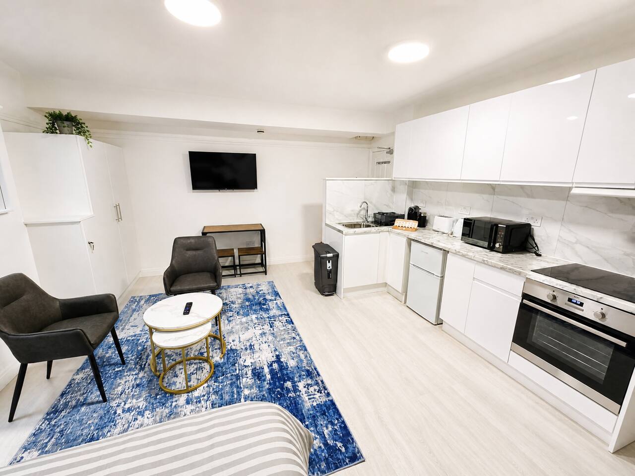 Flat 107 – 2B – Chic Studio Apt in London | 2 Guests | Parking