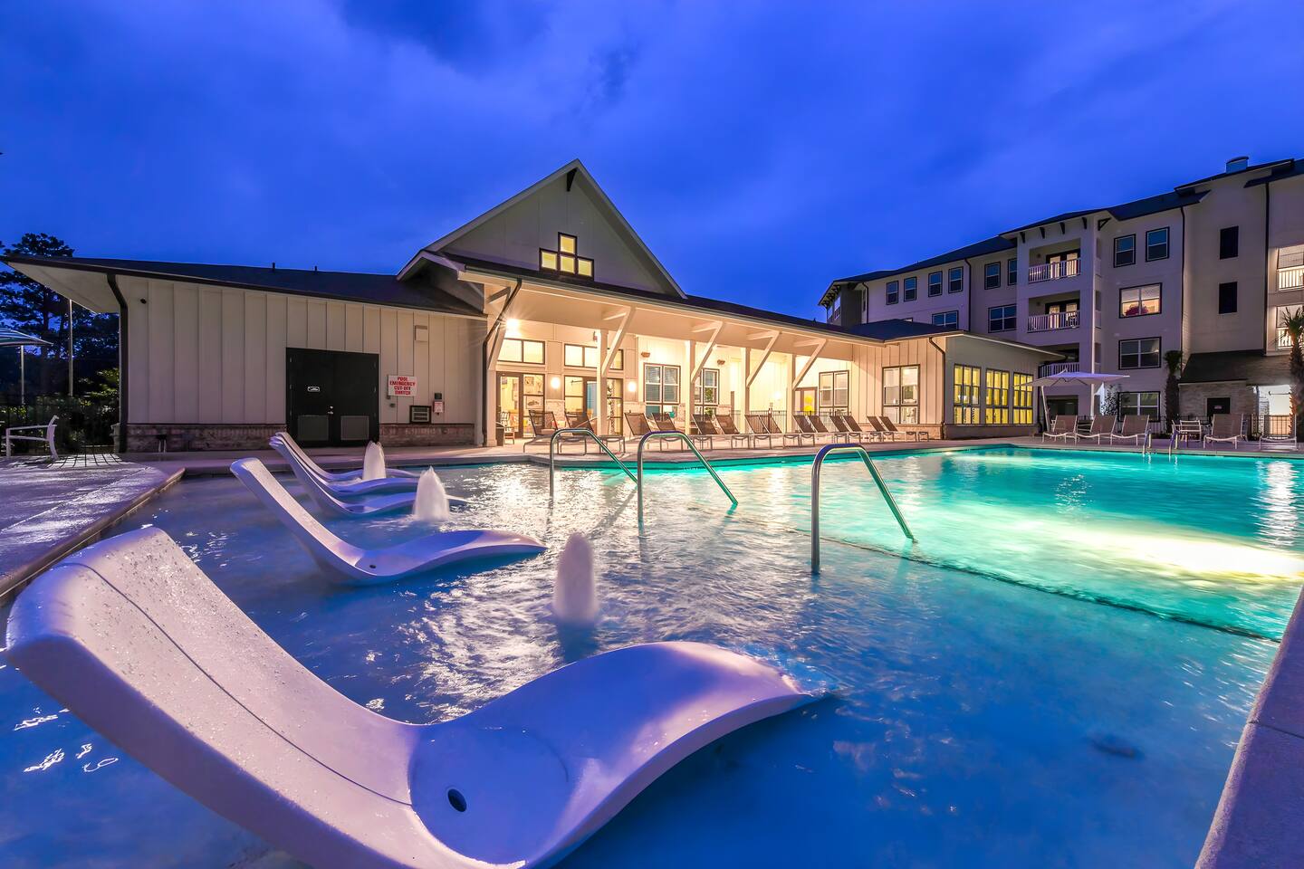 Wildlight Luxury: Pool, Gym, Bikes, near Beaches
