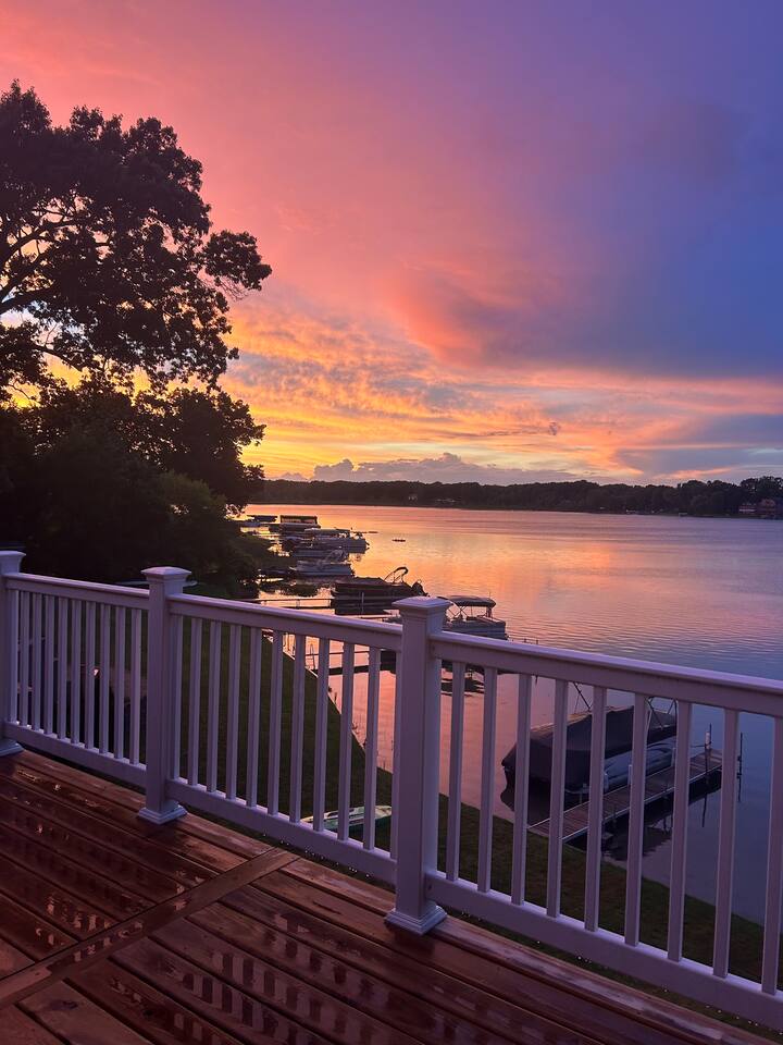 Lake Front Family Retreat at Pleasant Lake