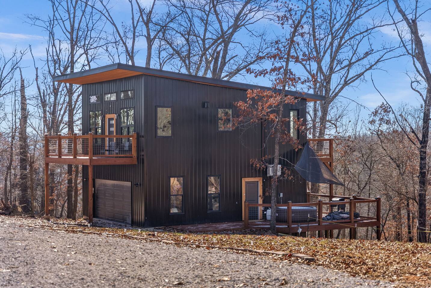 NWA Retreats: Downtown Rogers Lake House W/Hot Tub and Game Room