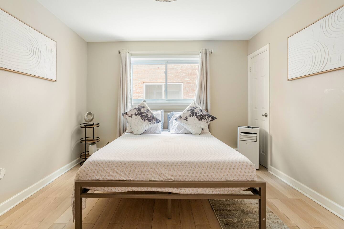 Modern Condo Near Midway & SeatGeek+ Free Parking
