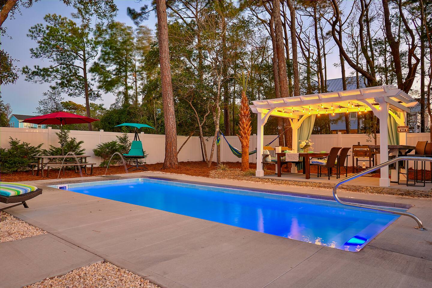 Private Heated Pool, 4 mins to Beach, King Beds