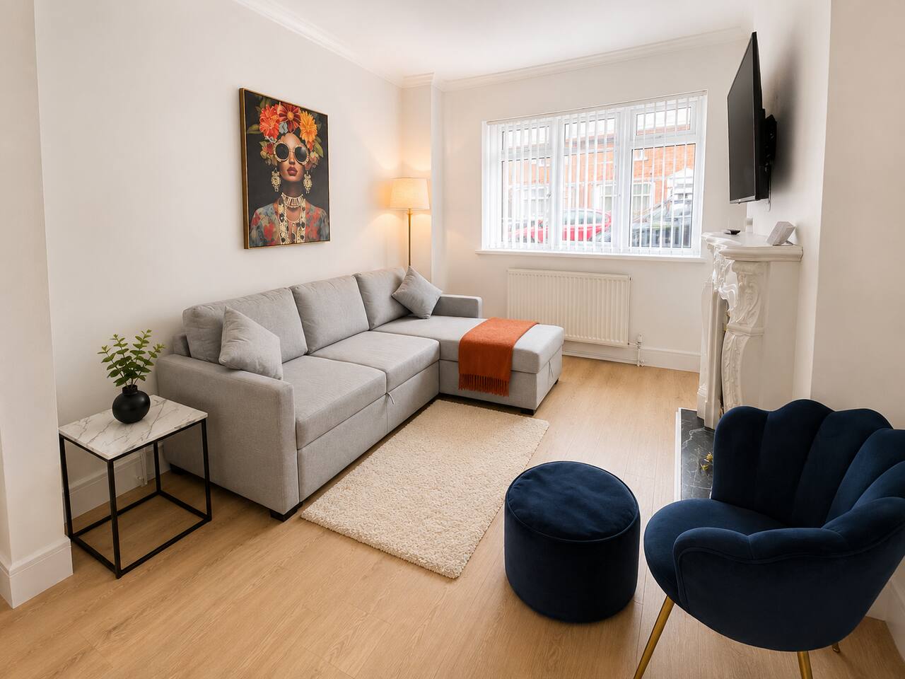 Modern 3-Bed House | Sleeps 5 | Contractors
