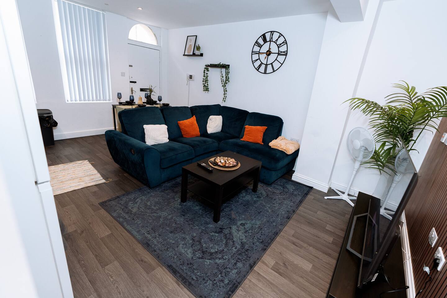 3BR Apartment in Birmingham Central|Parking
