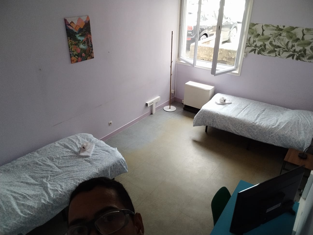 Bright twin room with two single beds and a handy workspace