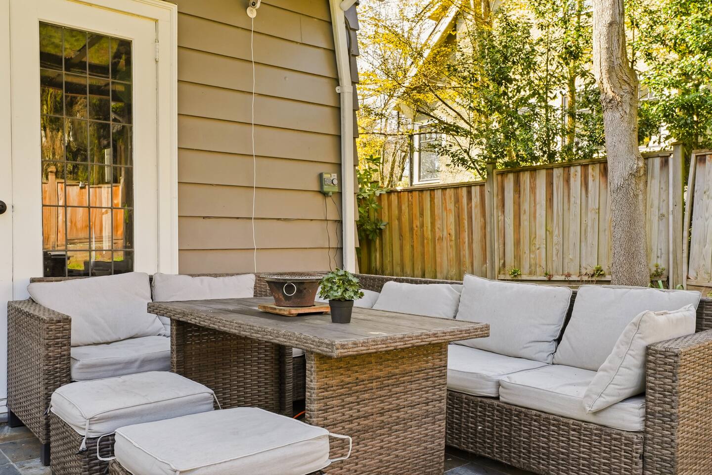 Modern Family Stay | 4BR Home in Vancouver