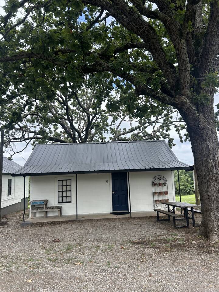 Near Lake Tenkiller | Private Cabin | Parking