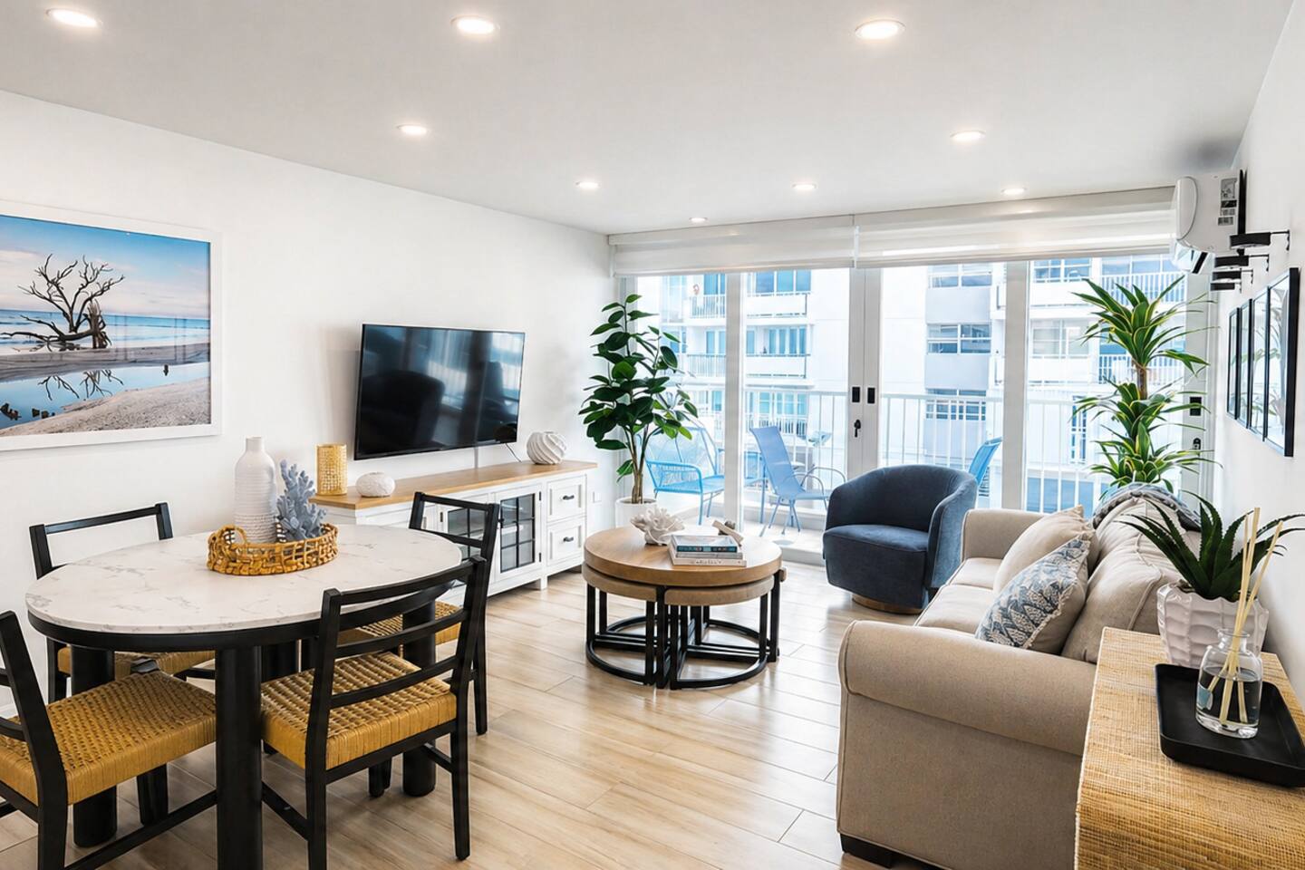 Tropical Isla Verde Balcony Apt | Pool & Beach