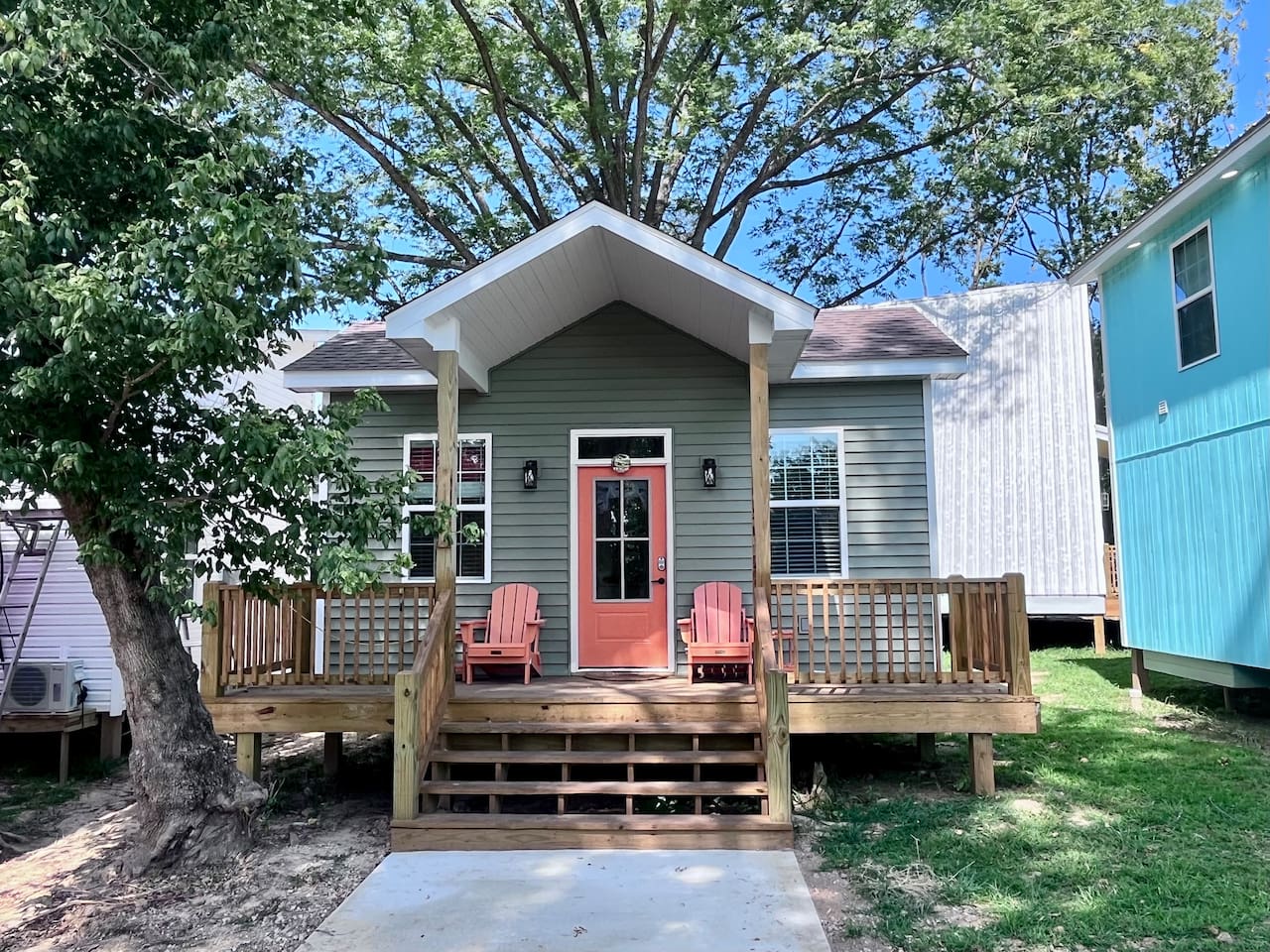 Vibrant Tiny Home Retreat | Creek & Fire Pit