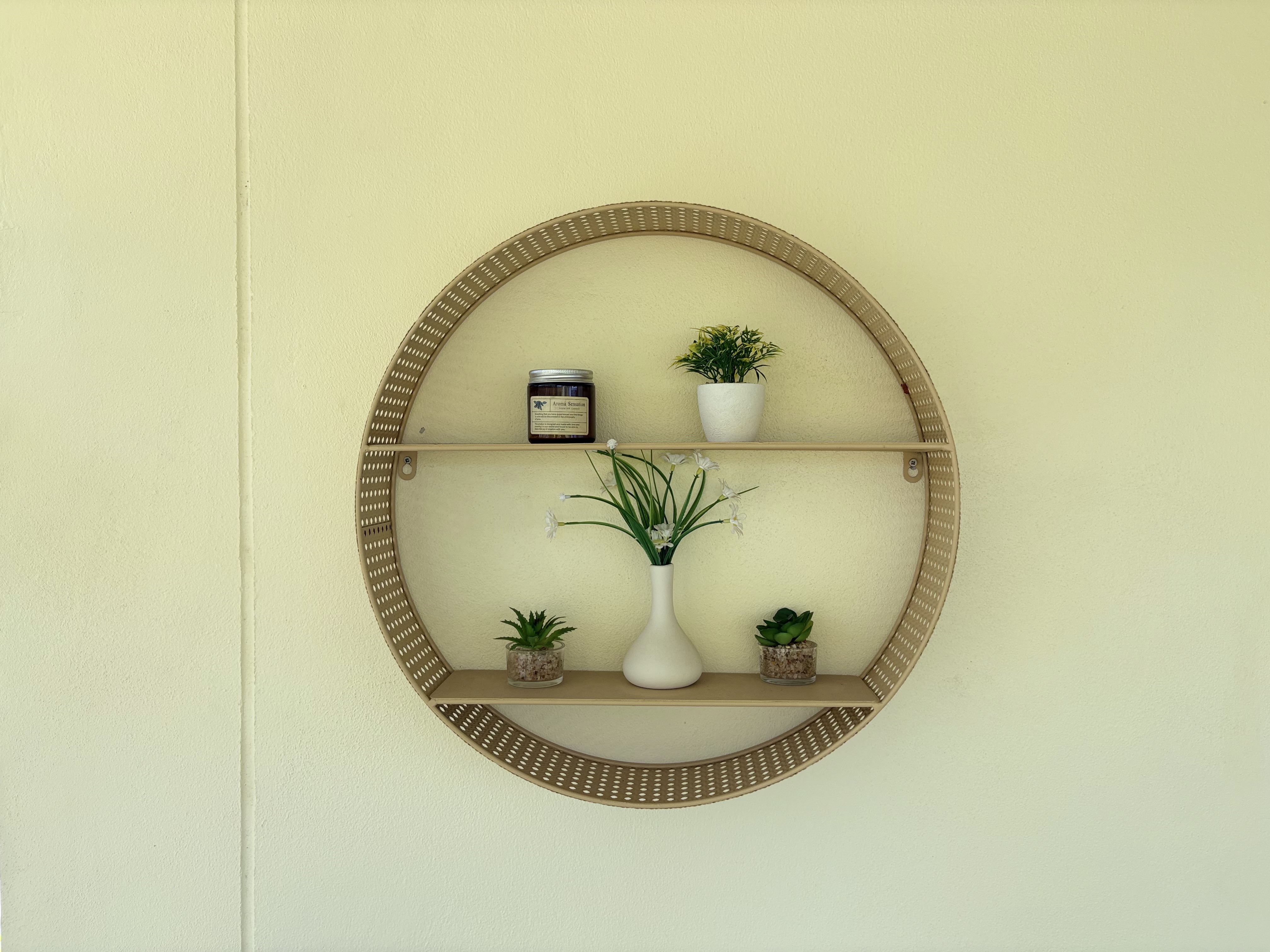 Minimalist wall decor with greenery for a warm, welcoming touch