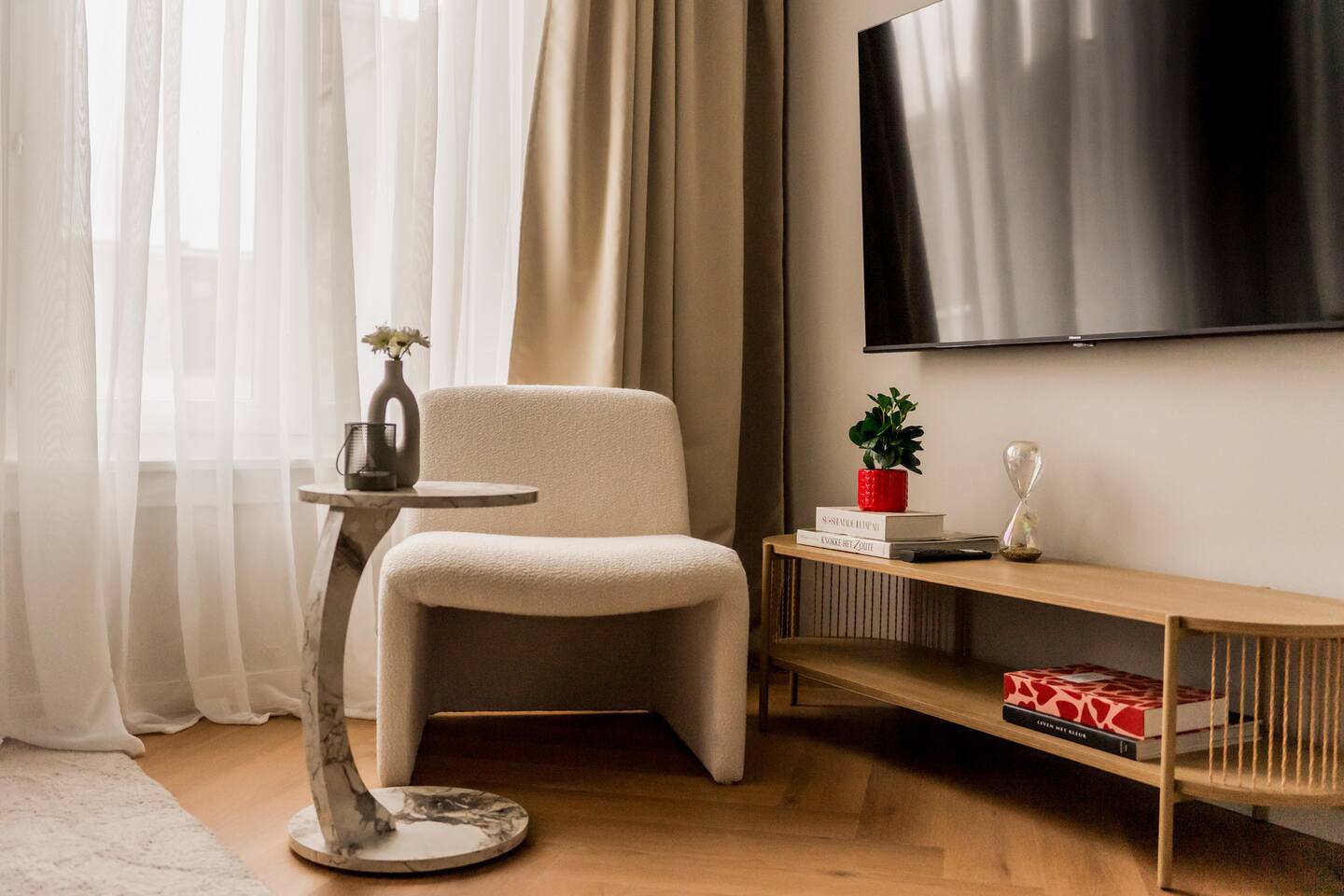 Elegant Antwerp Studio – Bright & Quiet