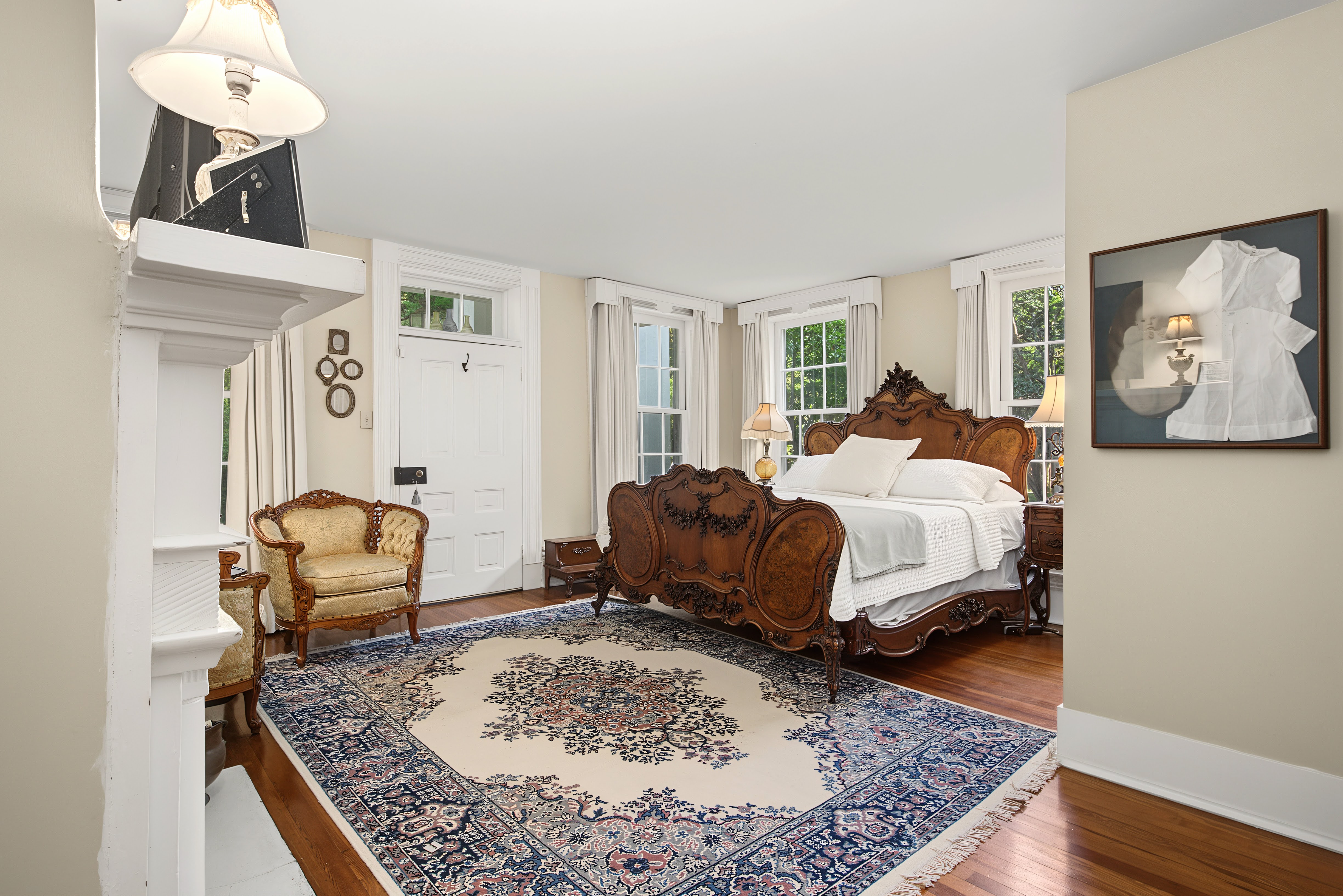 The Montgomery B&B - Oakwood Suite