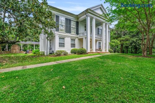 The Montgomery B&B - Waverly Suite