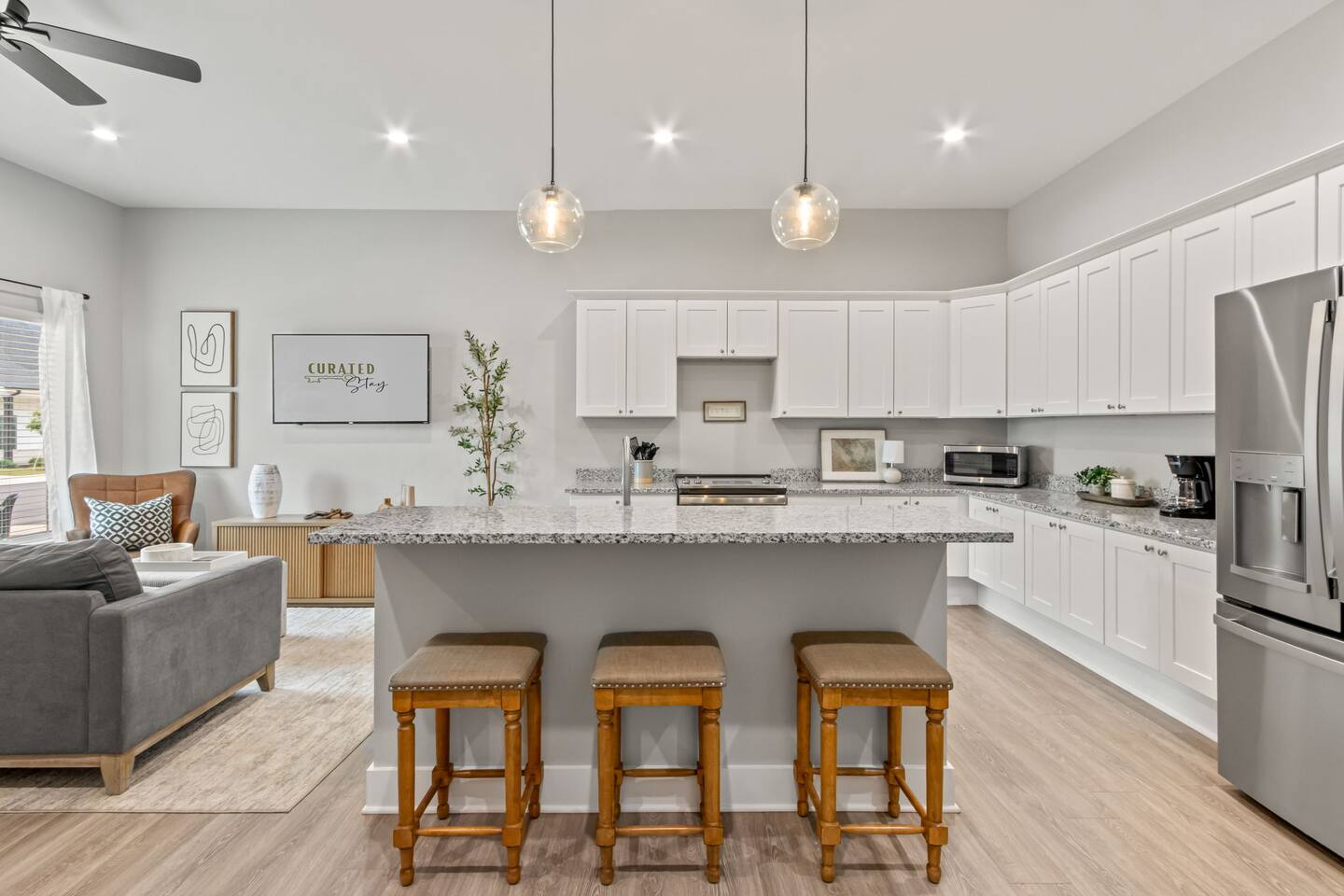 Modern Villa| Great location| Sleeps 8