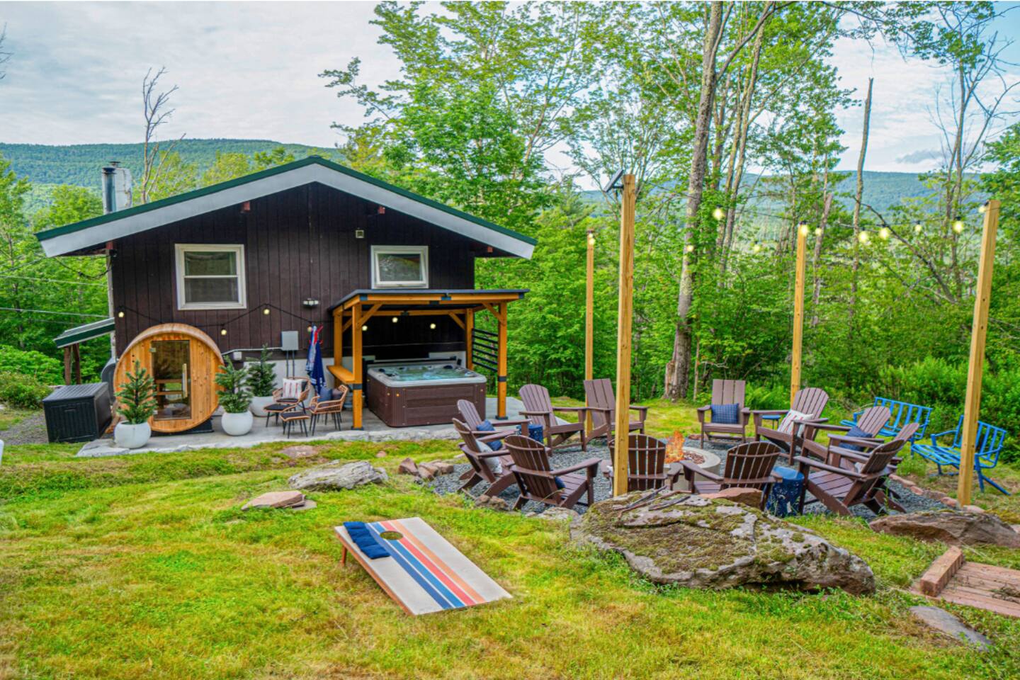 Sauna • HotTub • Pet Friendly • 3 Min to Hunter Mt