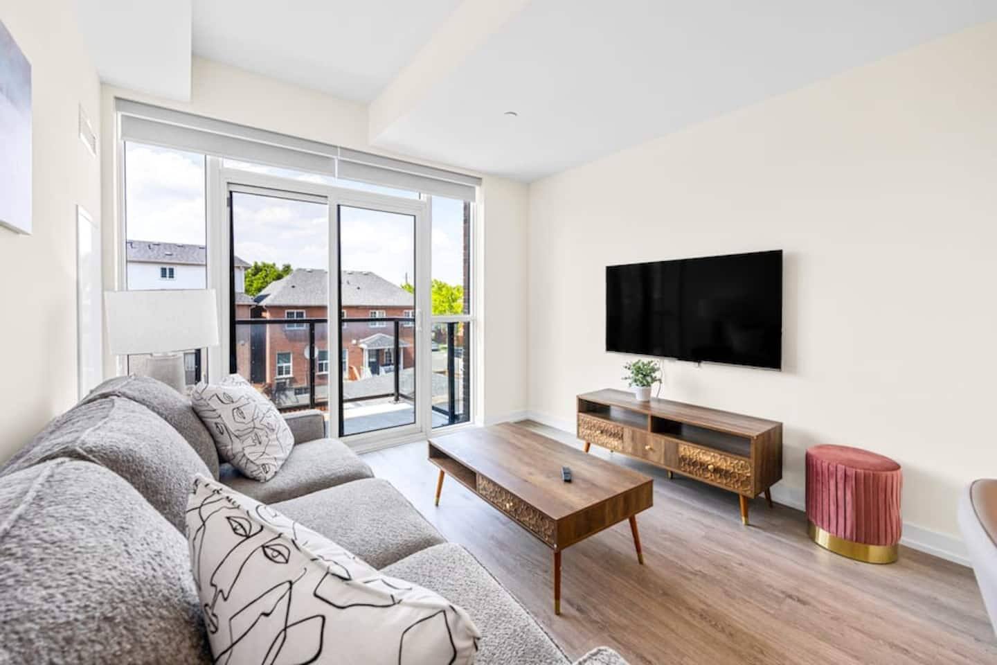 Stylish 3BR Apt | Gorgeous City Views