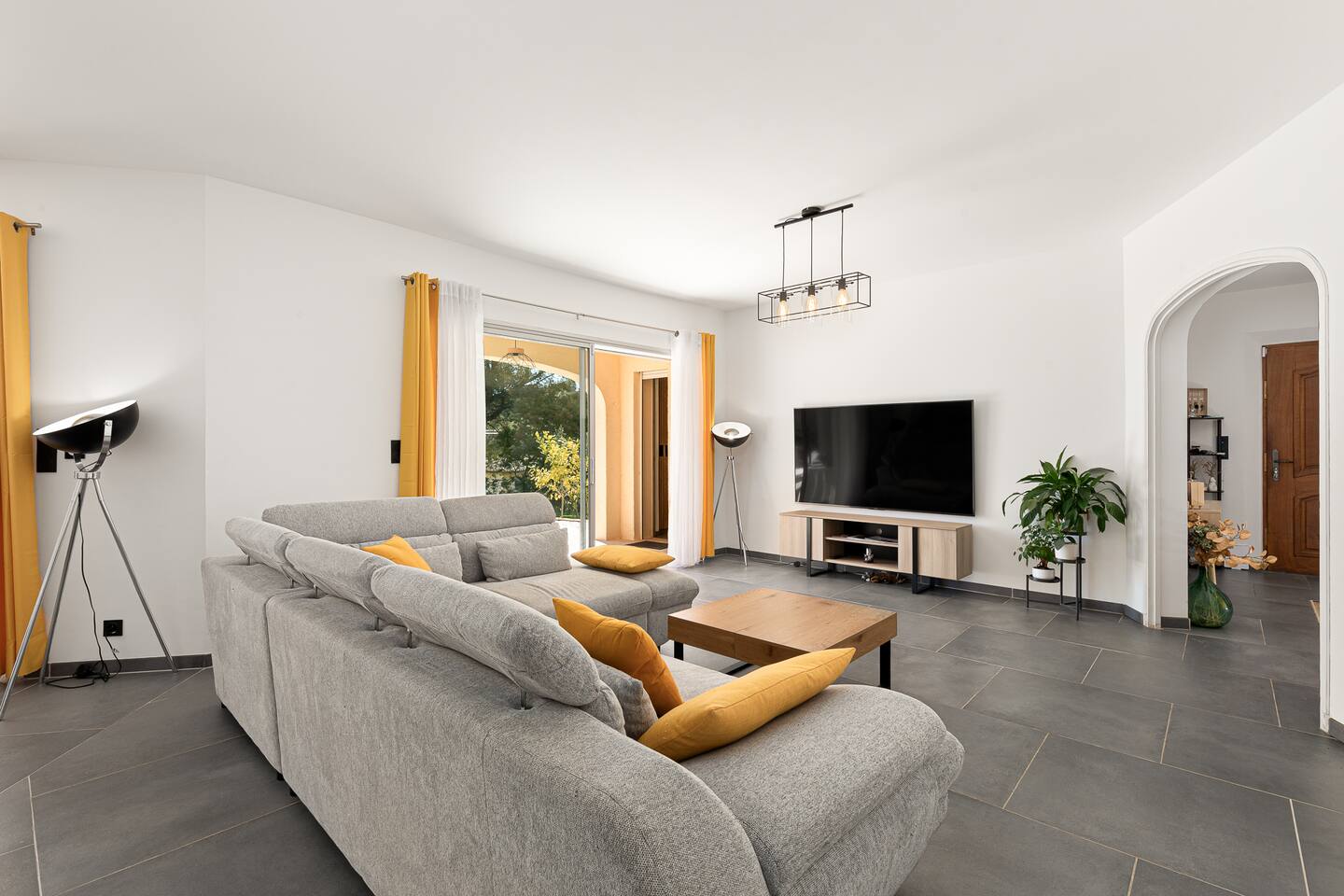 Stunning Villa 190m² with Pool - Le Rouret · 15