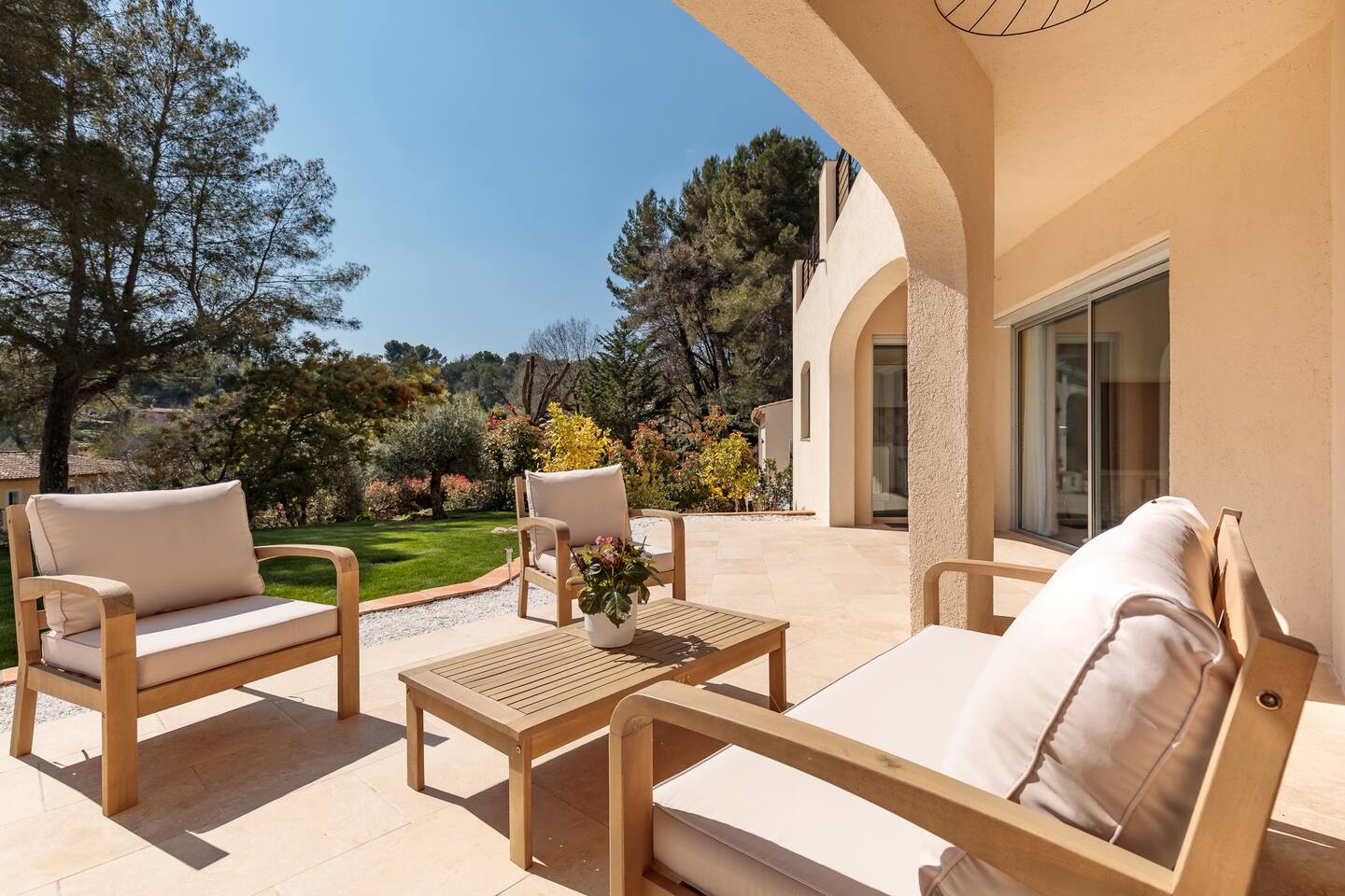 Stunning Villa 190m² with Pool - Le Rouret · 4
