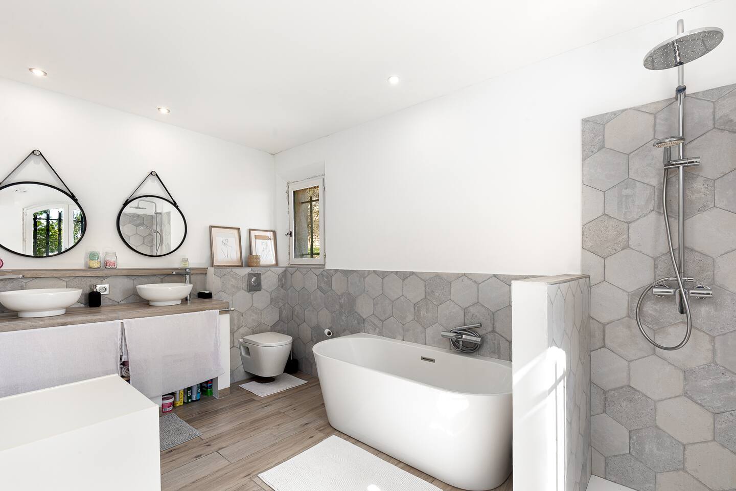 Stunning Villa 190m² with Pool - Le Rouret · 29