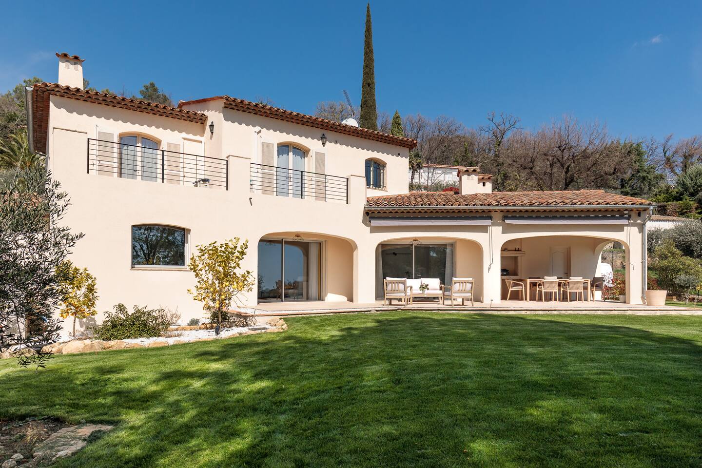 Stunning Villa 190m² with Pool - Le Rouret · 8