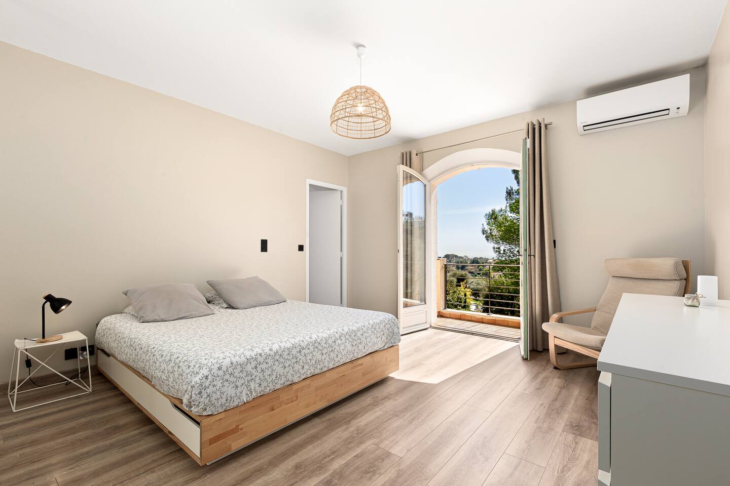 Stunning Villa 190m² with Pool - Le Rouret · 25