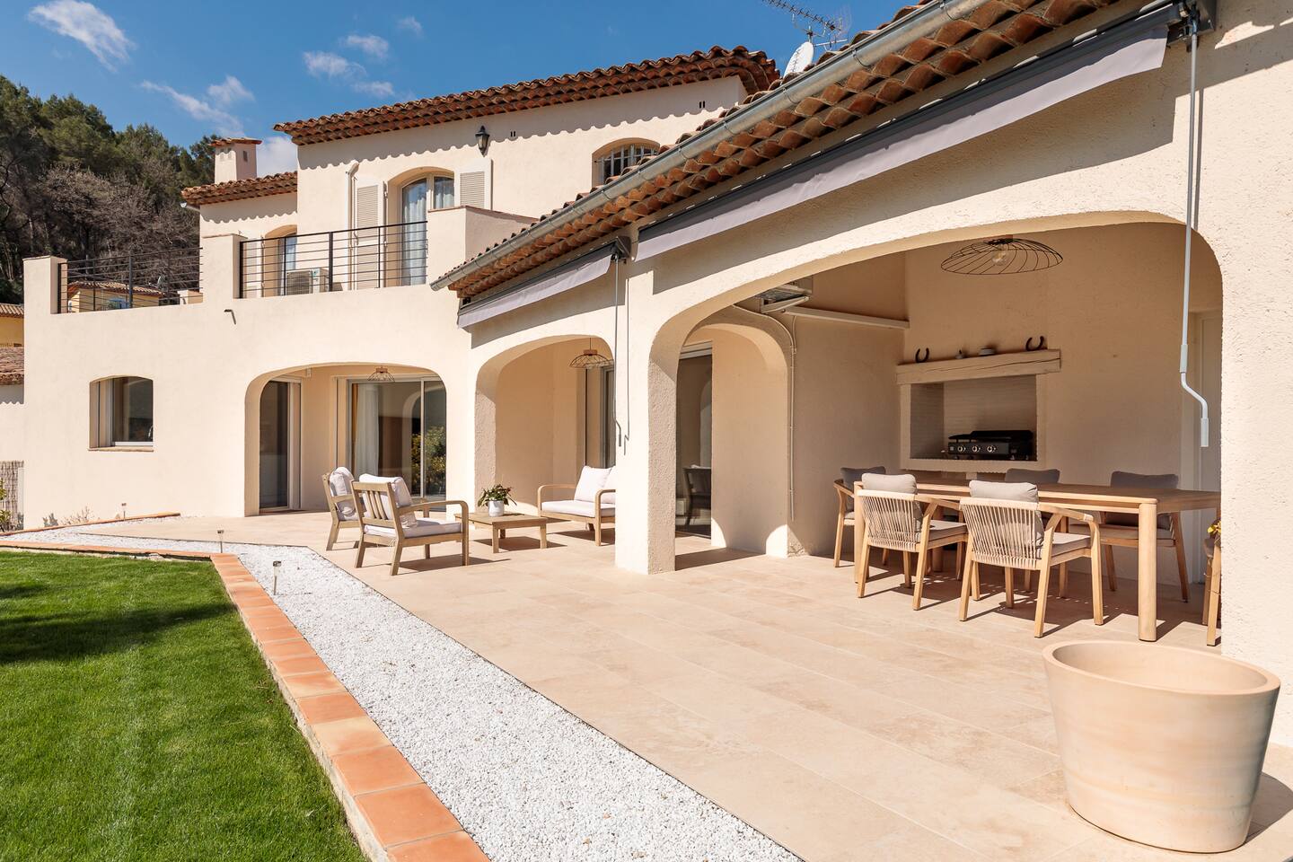 Stunning Villa 190m² with Pool - Le Rouret · 10