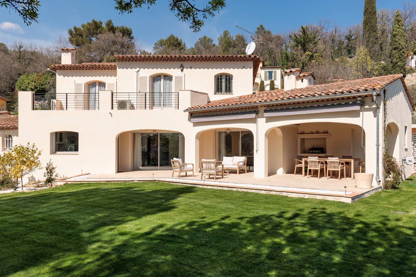Stunning Villa 190m² with Pool - Le Rouret · 2