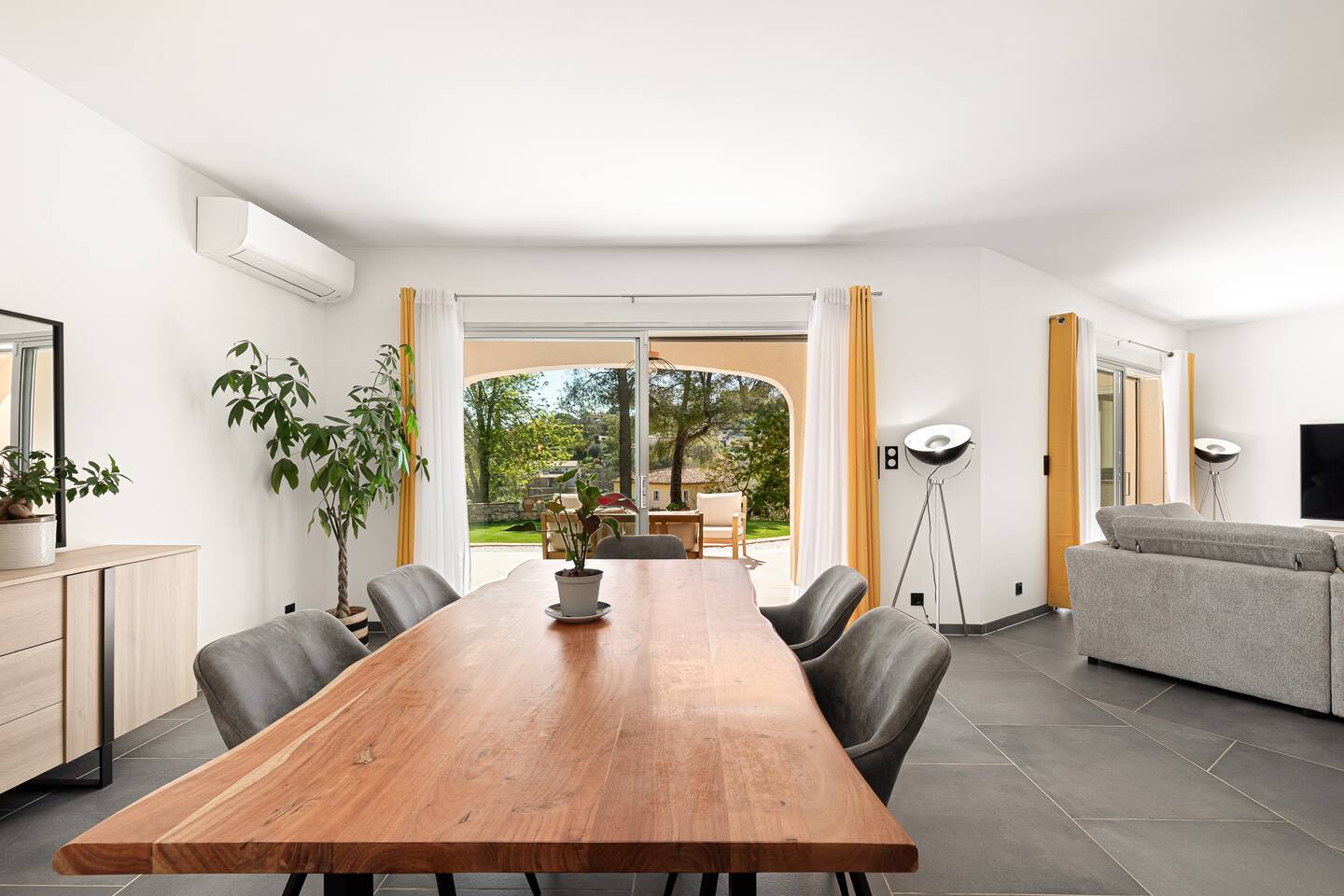 Stunning Villa 190m² with Pool - Le Rouret · 17