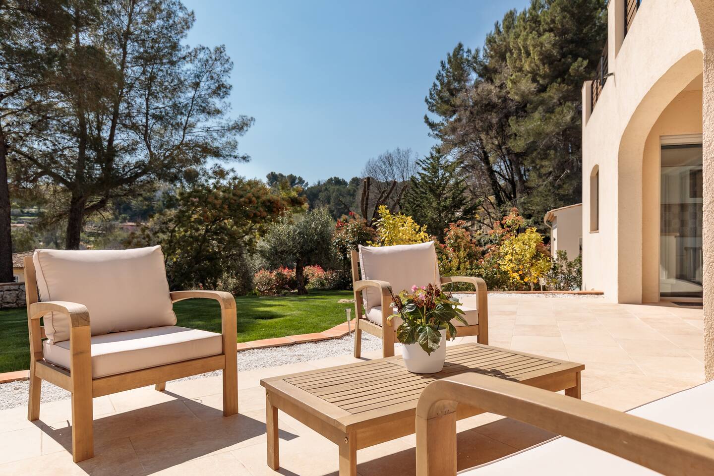 Stunning Villa 190m² with Pool - Le Rouret · 13
