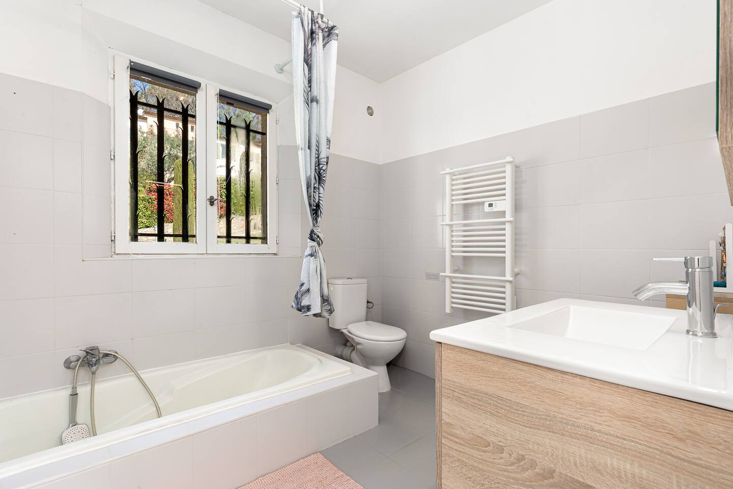 Stunning Villa 190m² with Pool - Le Rouret · 24