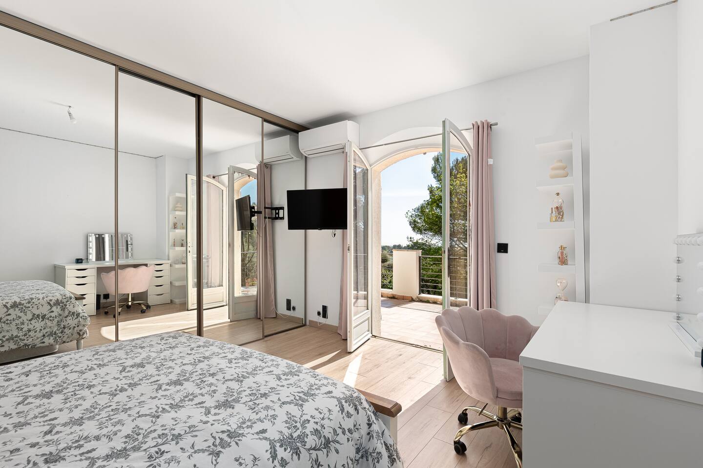 Stunning Villa 190m² with Pool - Le Rouret · 22