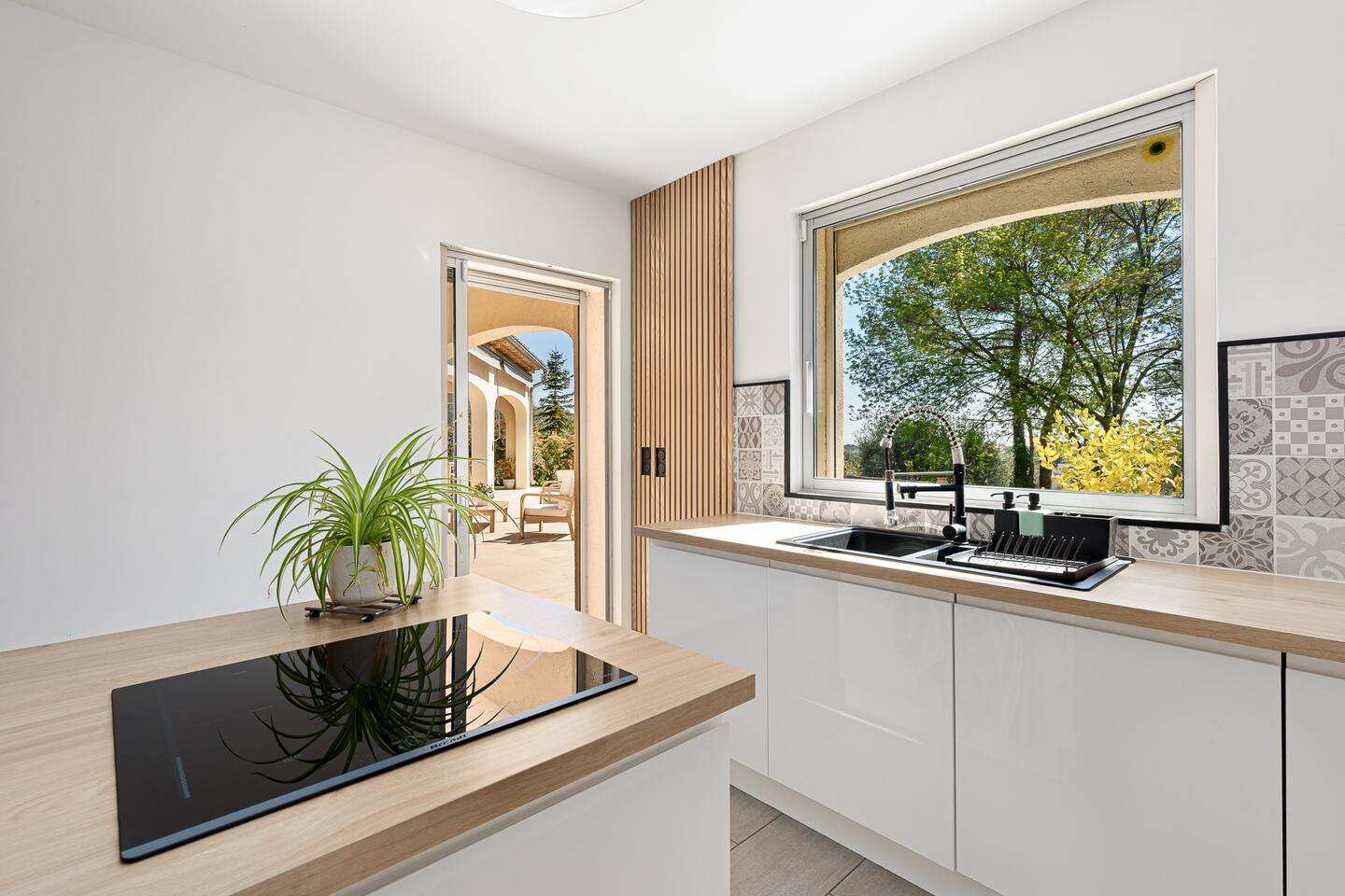 Stunning Villa 190m² with Pool - Le Rouret · 21