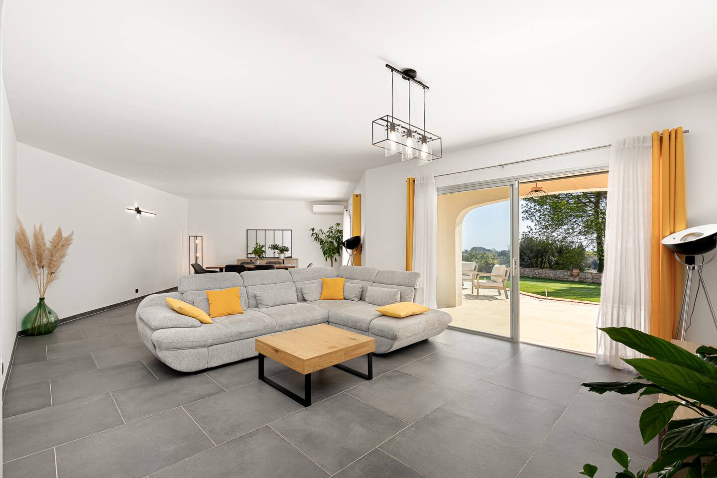 Stunning Villa 190m² with Pool - Le Rouret · 5