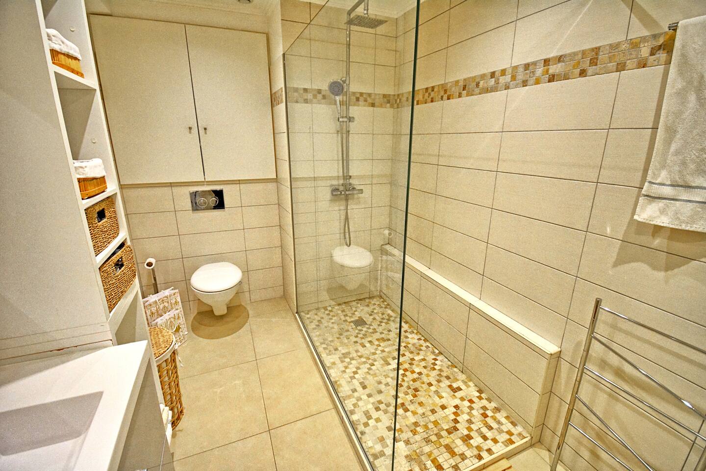 Luxury T2, Private Garden & Beach Walking Distance + Parking · 12