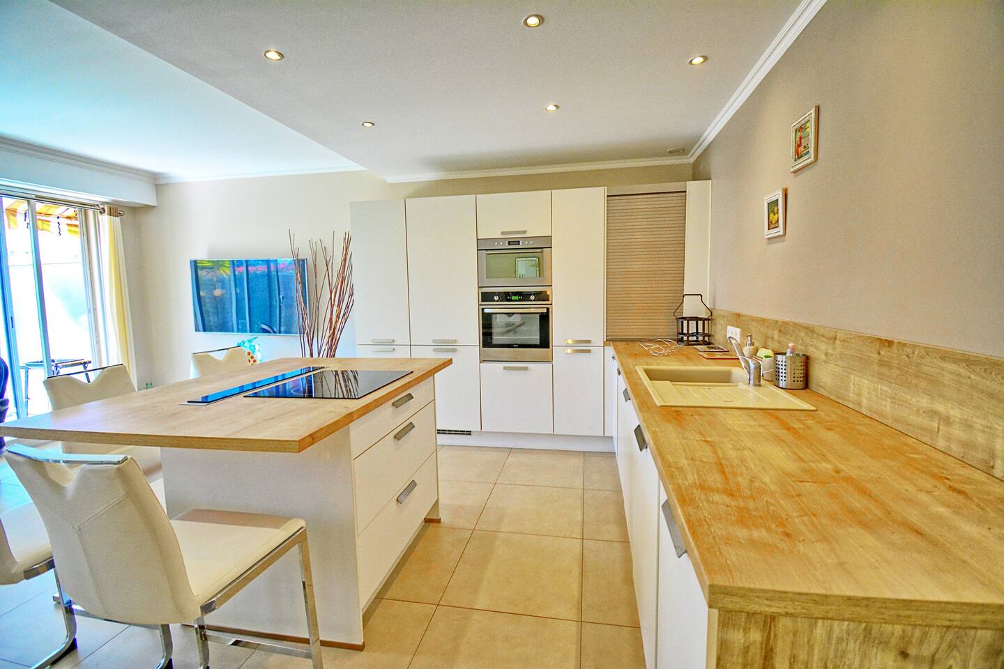 Luxury T2, Private Garden & Beach Walking Distance + Parking · 5