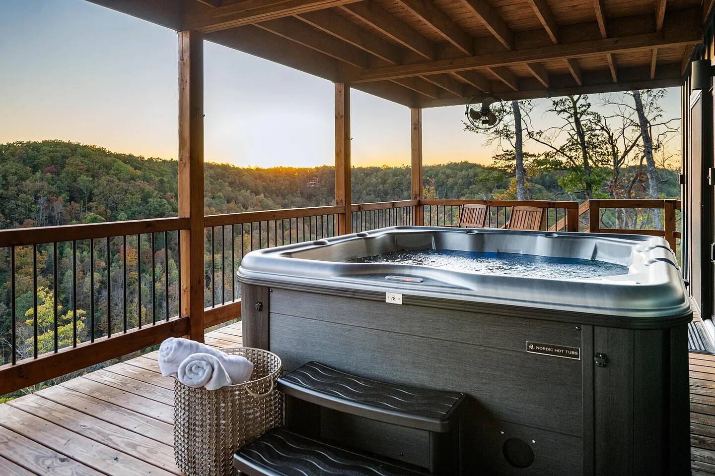 Skybox Cabin | Panoramic Gorge Views + Hot Tub