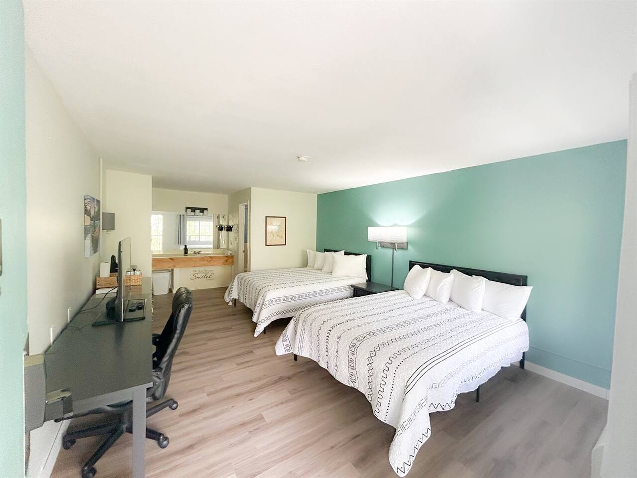 Eureka studio · Jetted tub · Walk to downtown