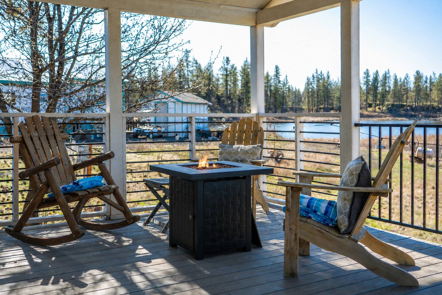 Clear Lake Retreat| 25 min to Spokane- Dock Access